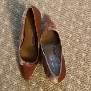 Elie Tahiti crushed velvet blush pumps. Size 37.5 (7 1/2 US)